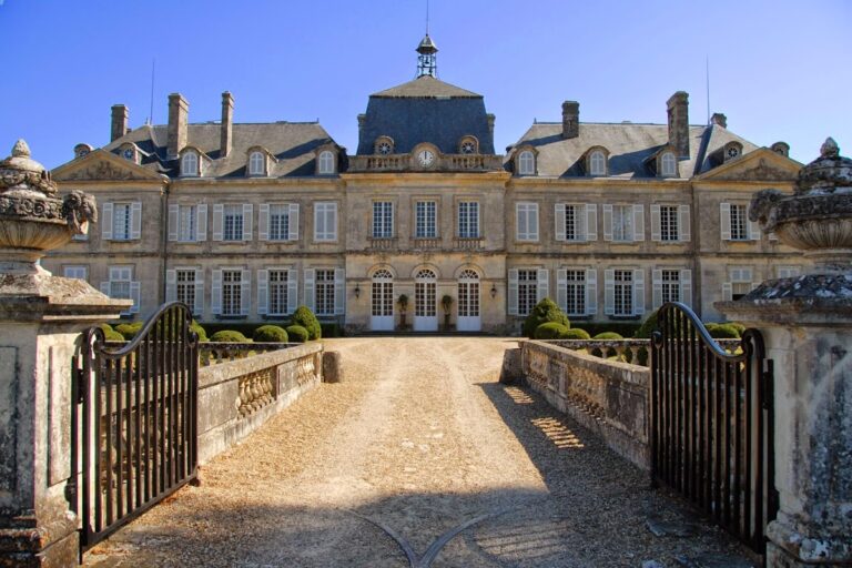 Château de Plassac: A Historic Castle in Plassac, France