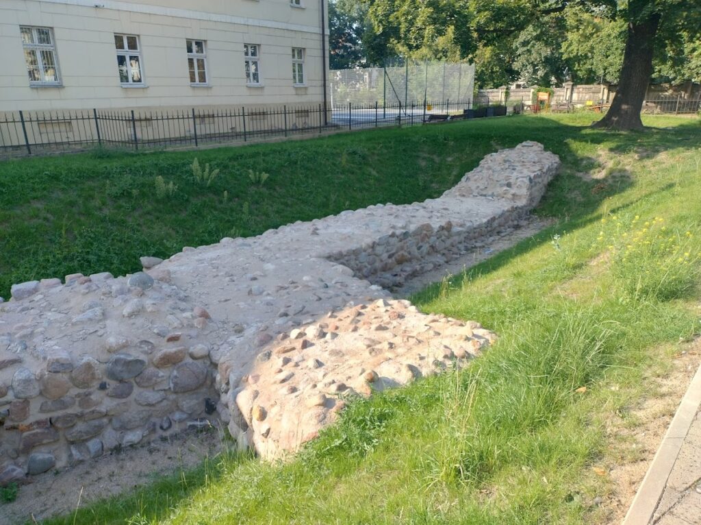 Royal Castle, Kalisz: A Medieval Fortified Royal Residence 2 Royal Castle, Kalisz