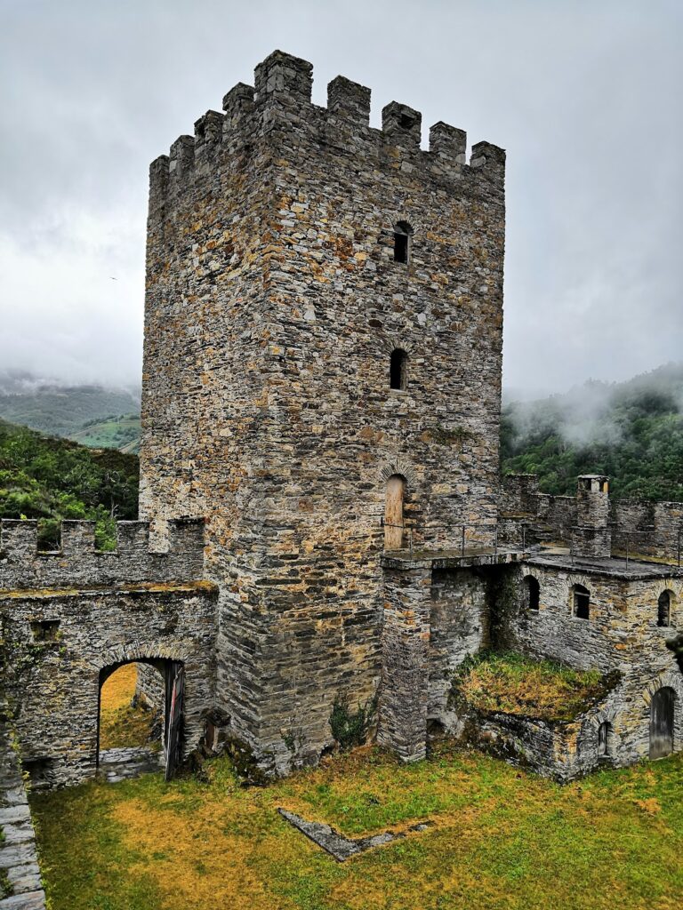 Castelo de Doiras: A Medieval Fortification in Spain 3 Castelo de Doiras