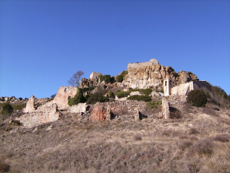 Castell de Selmella: A Romanesque Medieval Fortification in Spain