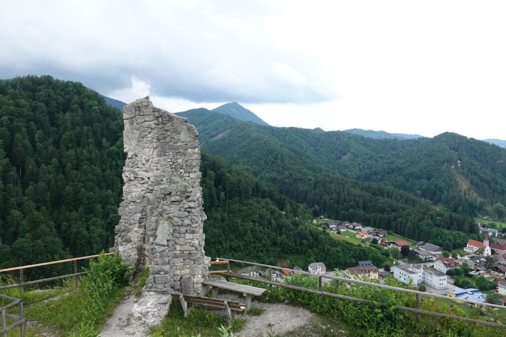 Ruine Hohenberg: A Medieval Hilltop Castle in Austria 3 Ruine Hohenberg