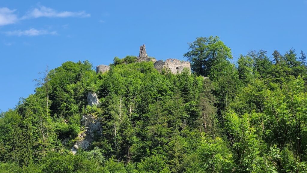 Ruine Hohenberg: A Medieval Hilltop Castle in Austria 5 Ruine Hohenberg