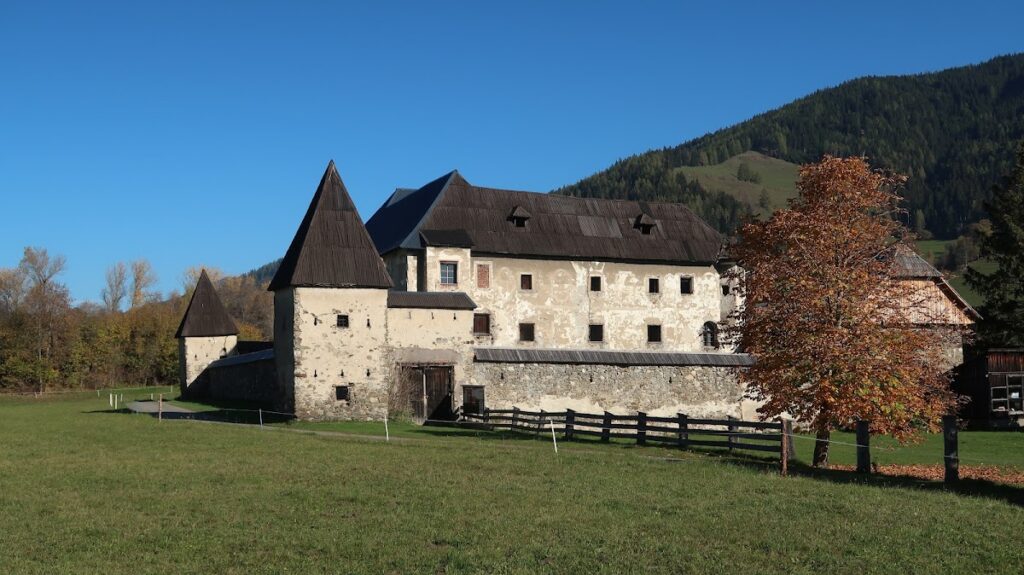 Schloss Hanfelden: A Fifteenth-Century Castle in Austria 1 Schloss Hanfelden