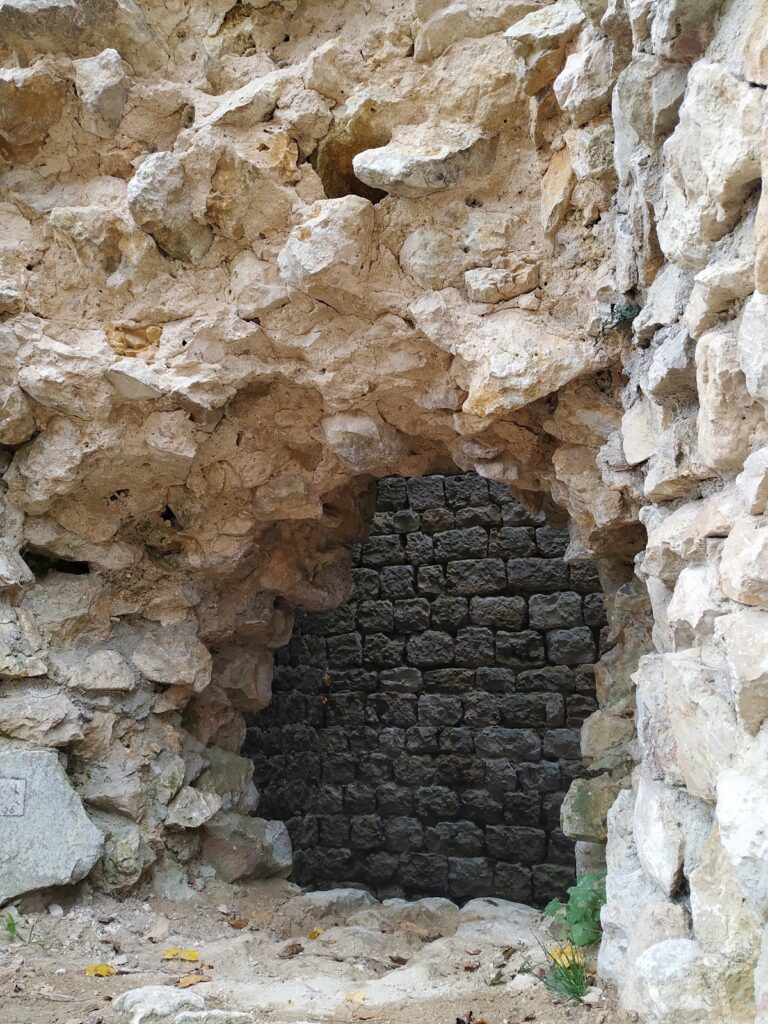 Güssenburg Castle: A Medieval Feudal Stronghold in Germany 8 Güssenburg Castle