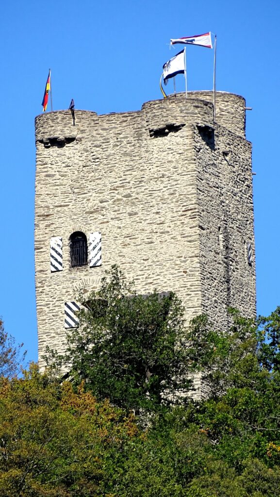 Laurenburg Castle: An Early Hill Castle in Germany 1 Laurenburg Castle