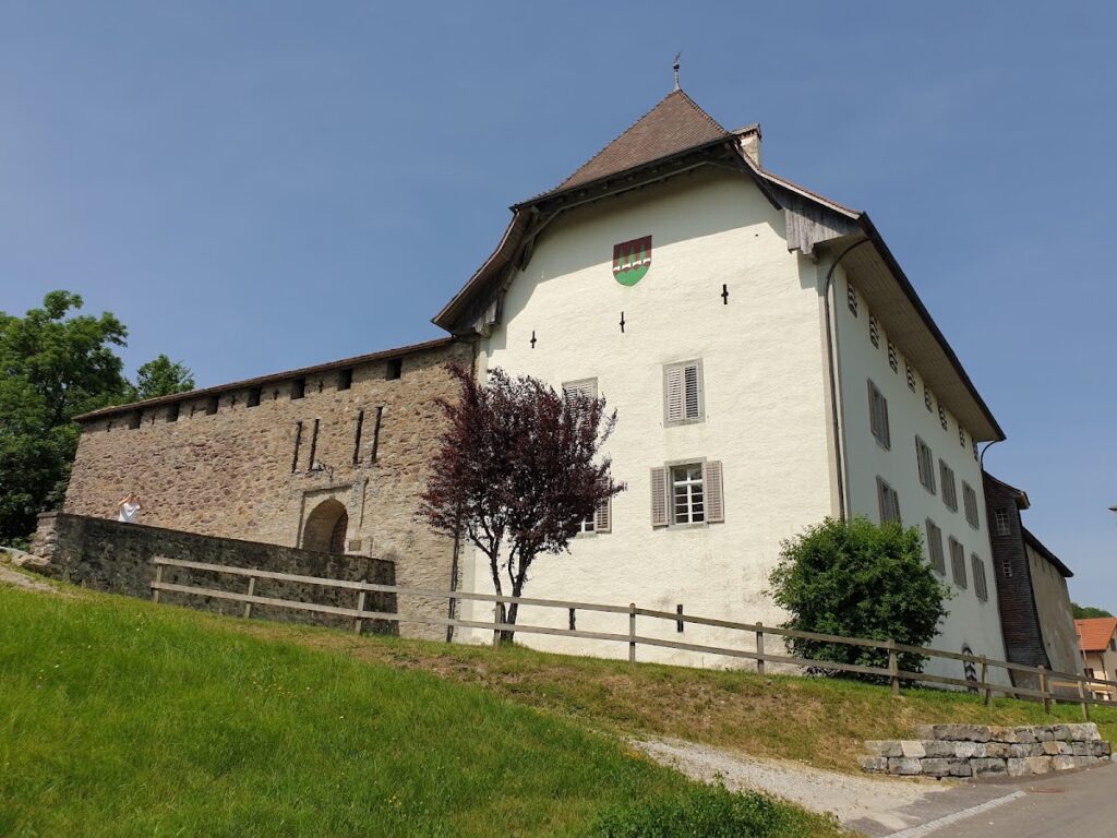 Vaulruz Castle: A Former Savoyard Fortress in Switzerland 1 Château de Vaulruz