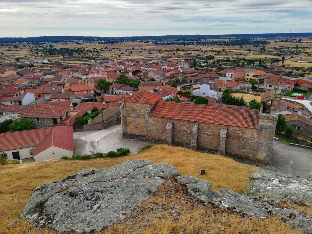 Castle of Peñausende: A Medieval Military Fortification in Spain 1 Castle of Peñausende