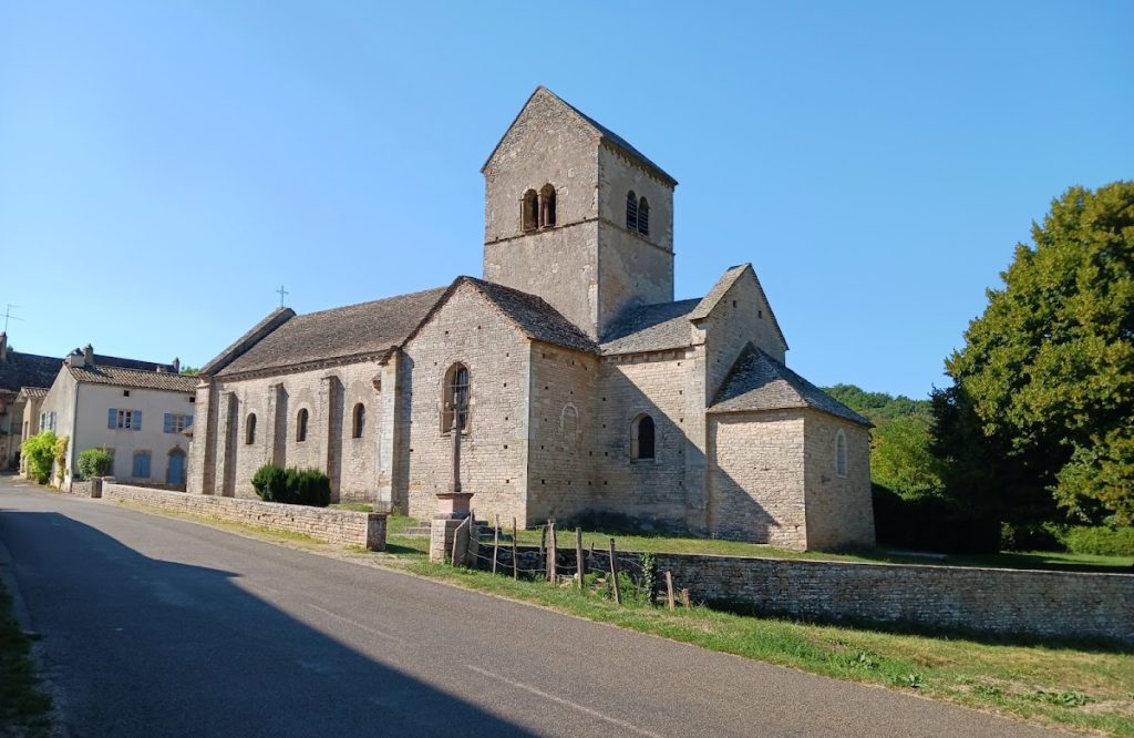Ozenay Castle: A Historic Château in France 2 Château d'Ozenay
