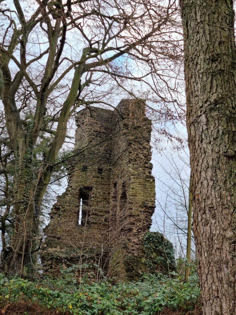 Kattenturm: A Medieval Residential Tower in Essen, Germany