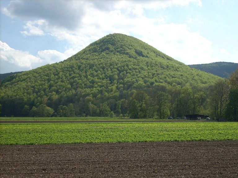 Runder Berg: A Multi-Period Highland Settlement near Bad Urach, Germany