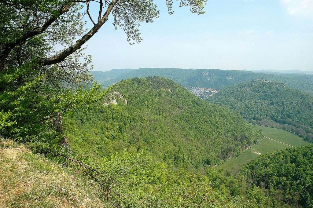 Runder Berg: A Multi-Period Highland Settlement near Bad Urach, Germany 3 Runder Berg