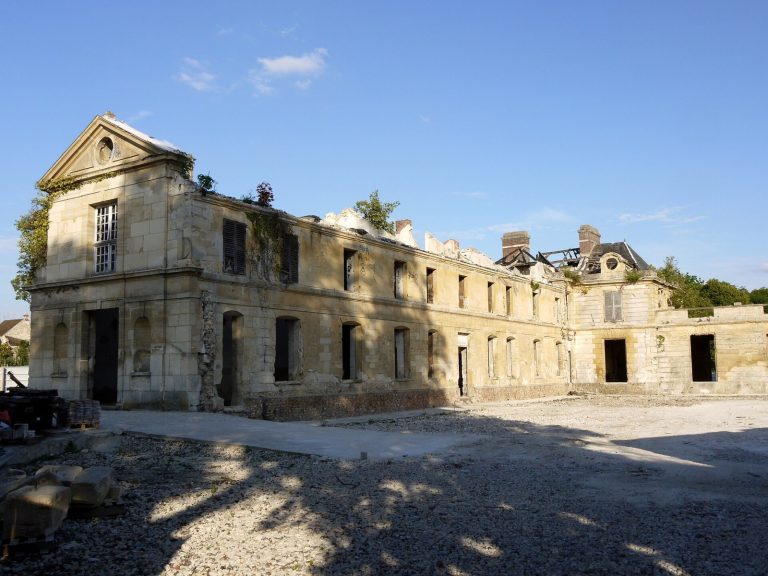 Château de Neuville-sur-Oise: A Historic Estate on the Oise