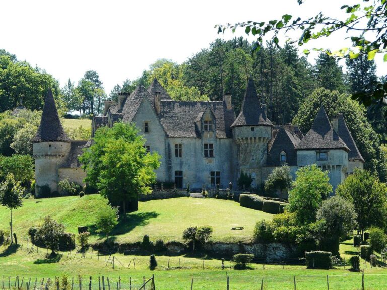 Château de la Grande Filolie: A Historic Estate in Dordogne