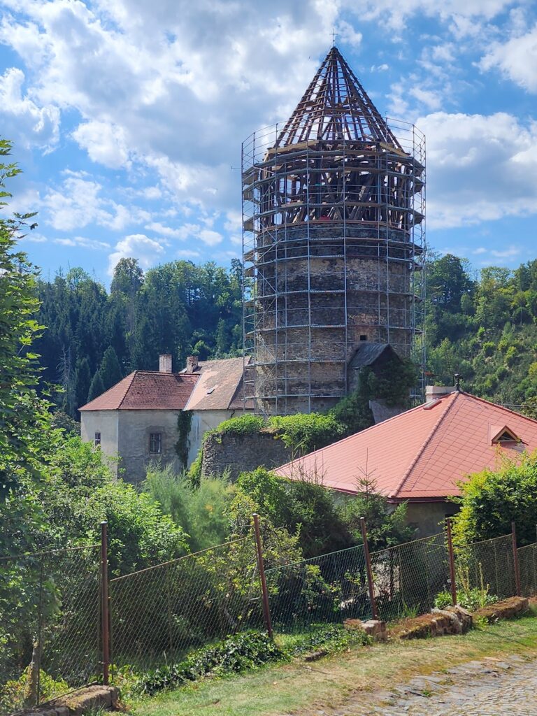 Pirkštejn: A Gothic Castle at Rataje nad Sázavou 5 Pirkštejn