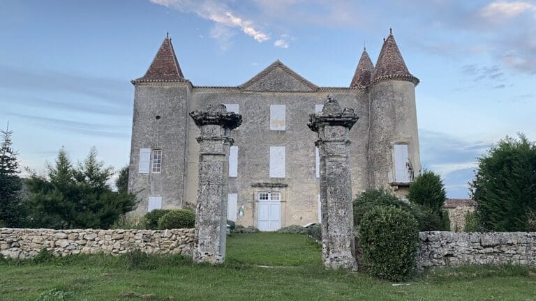 Château de Caumale: A Medieval Gascon Castle in Escalans, France