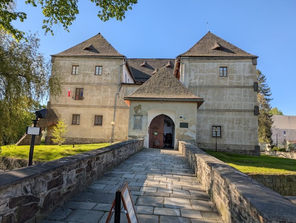 Vodní tvrz Jeseník: A Historic Fortified Site in the Czech Republic 7 Vodní tvrz Jeseník