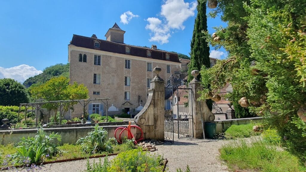 Château de Larnagol: A Medieval Castle Complex and Eighteenth-Century Residence in France 4 Château de Larnagol
