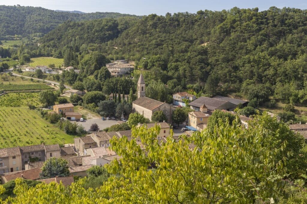Château d’Entrechaux: A Medieval Fortified Castle Complex in France 2 Château d'Entrechaux