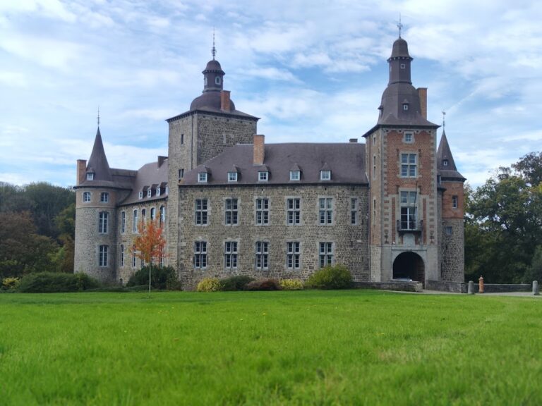 Château de Mielmont: A Medieval Fortress in Jemeppe-sur-Sambre, Belgium