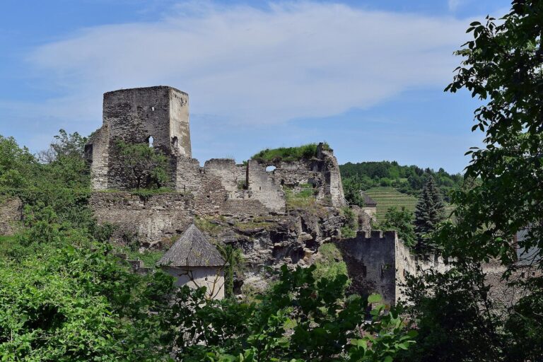 Burgruine Rehberg: A Medieval Spur Castle in Austria