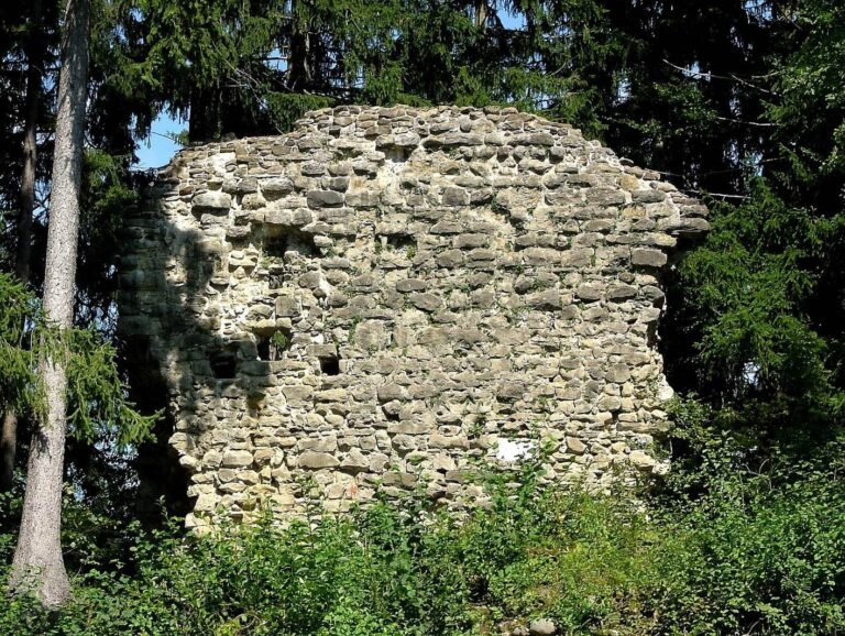 Burg Neuenburg (Durach): A Medieval Castle Ruin in Germany