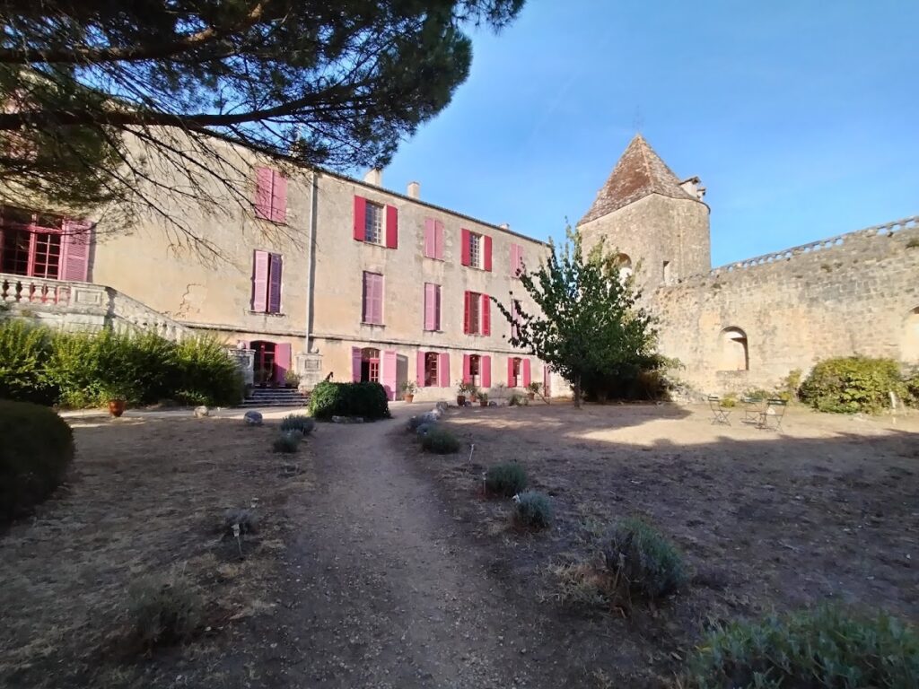 Château de Benauge: A Medieval Fortress in Porte-de-Benauge, France 8 Château de Benauge