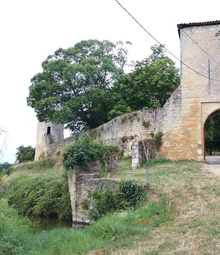 Château de Benauge: A Medieval Fortress in France 3 Château de Benauge