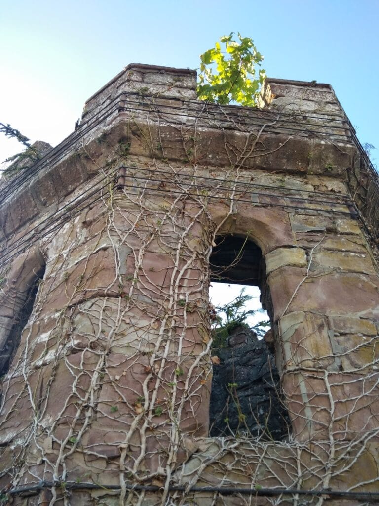 Dingwall Castle: A Medieval Fort and Royal Castle in Scotland 2 Dingwall Castle