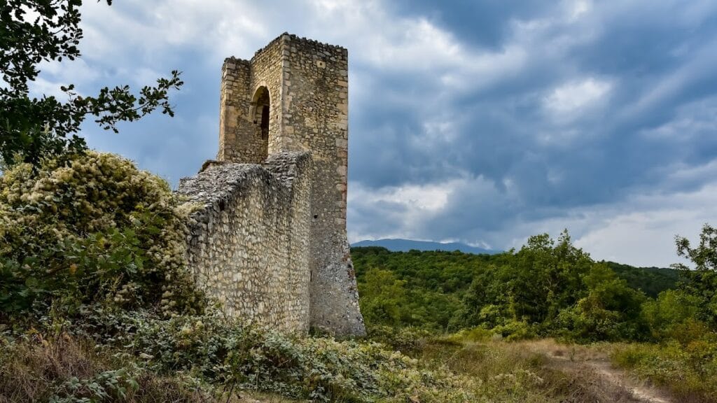 Camponeschi Castle: A Medieval Fortified Village in Prata d'Ansidonia, Italy 6 Camponeschi Castle