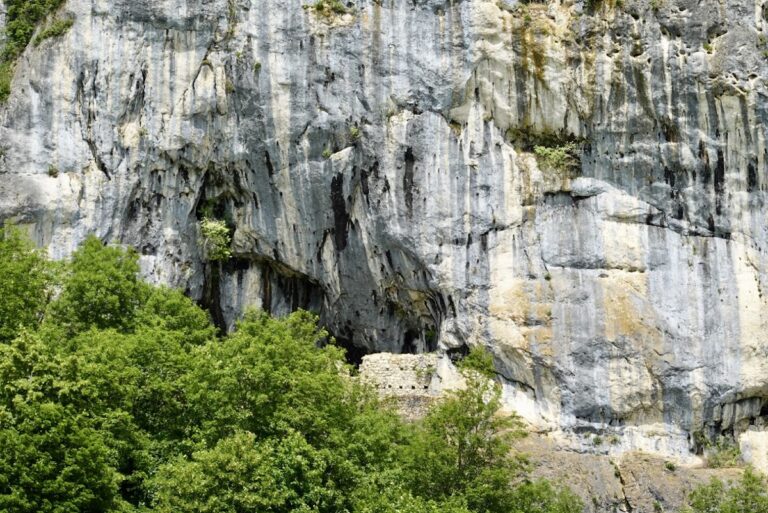 Balm Castle: A Medieval Fortified Cave Dwelling in Switzerland