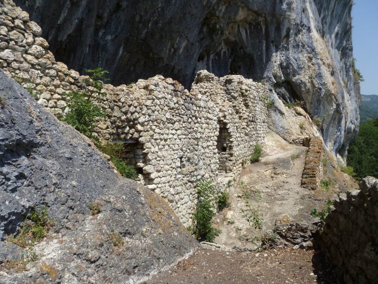 Balm Ruins: A Medieval Cave Stronghold in Switzerland