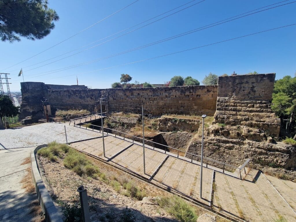 Castell Formós: The Fortress and Palace of Balaguer 2 Castell Formós