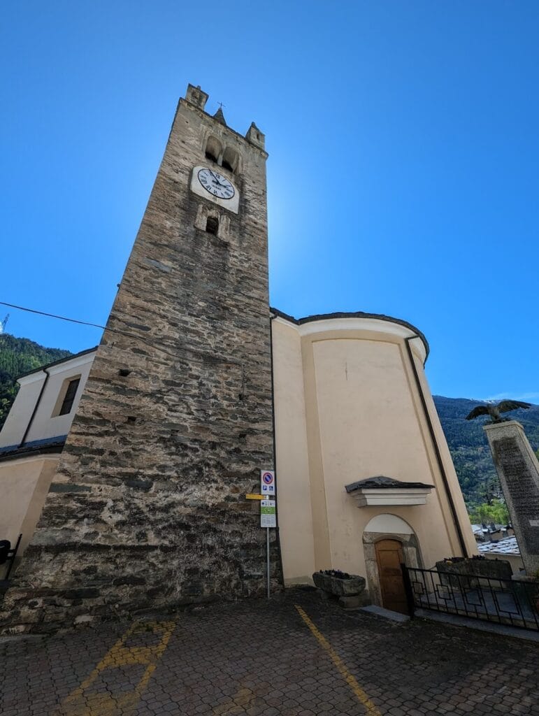 Avise Castle: A Fifteenth-Century Fortified Residence in Italy 2 Avise Castle