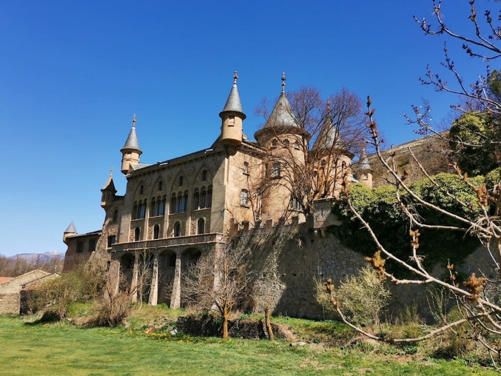 Torre de Riu: A Historicist Castle Complex near Alp, Spain 1 Torre de Riu