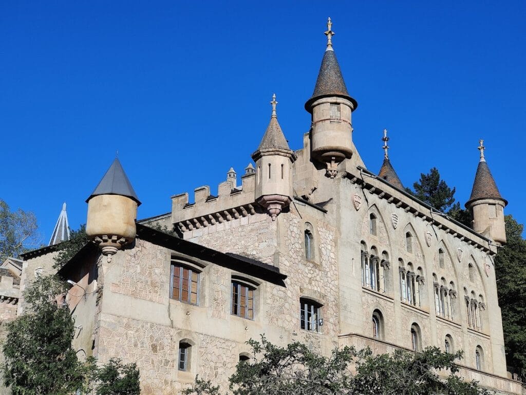 Torre de Riu: A Historicist Castle Complex near Alp, Spain 2 Torre de Riu