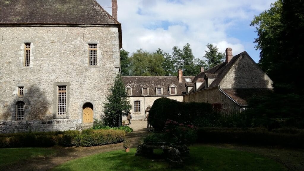 Château de Villeconin: A Medieval Castle in France 2 Château de Villeconin