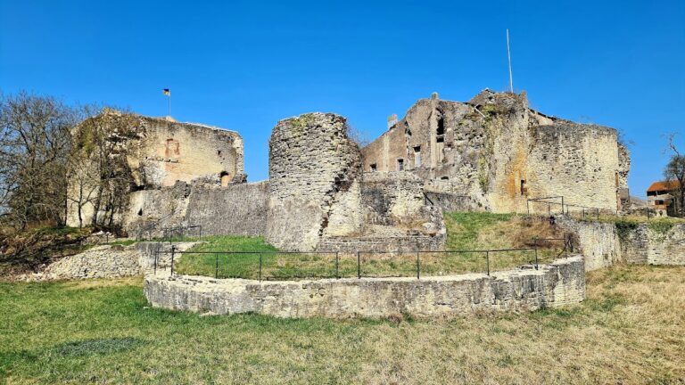 Château de Moyen: A Historic Fortress in Moyen, France