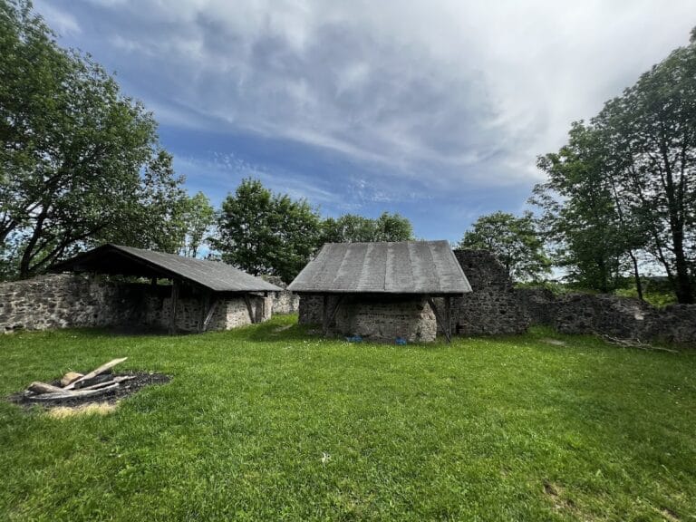 Burg Wolkenberg: A Medieval Castle Ruin in Wildpoldsried, Germany