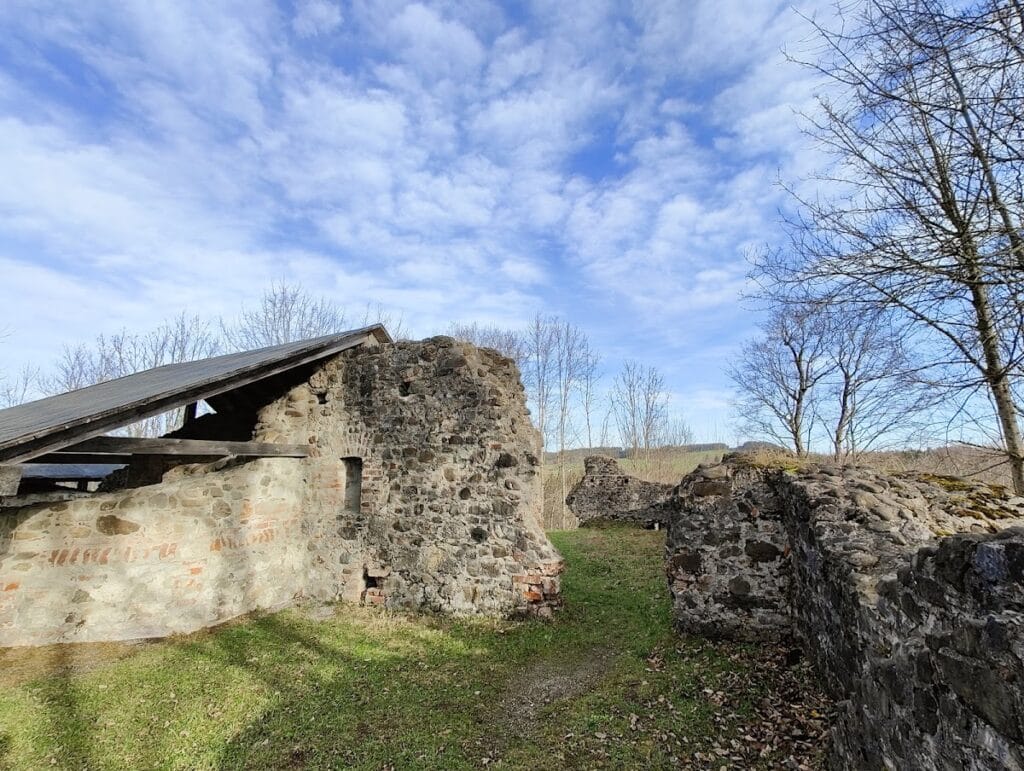Burg Wolkenberg: A Medieval Hilltop Castle Ruin in Germany 2 Burg Wolkenberg