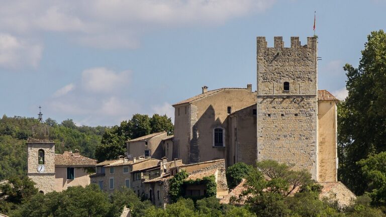 Château d’Esparron-de-Verdon: Medieval Castle and Pleasure Residence in France