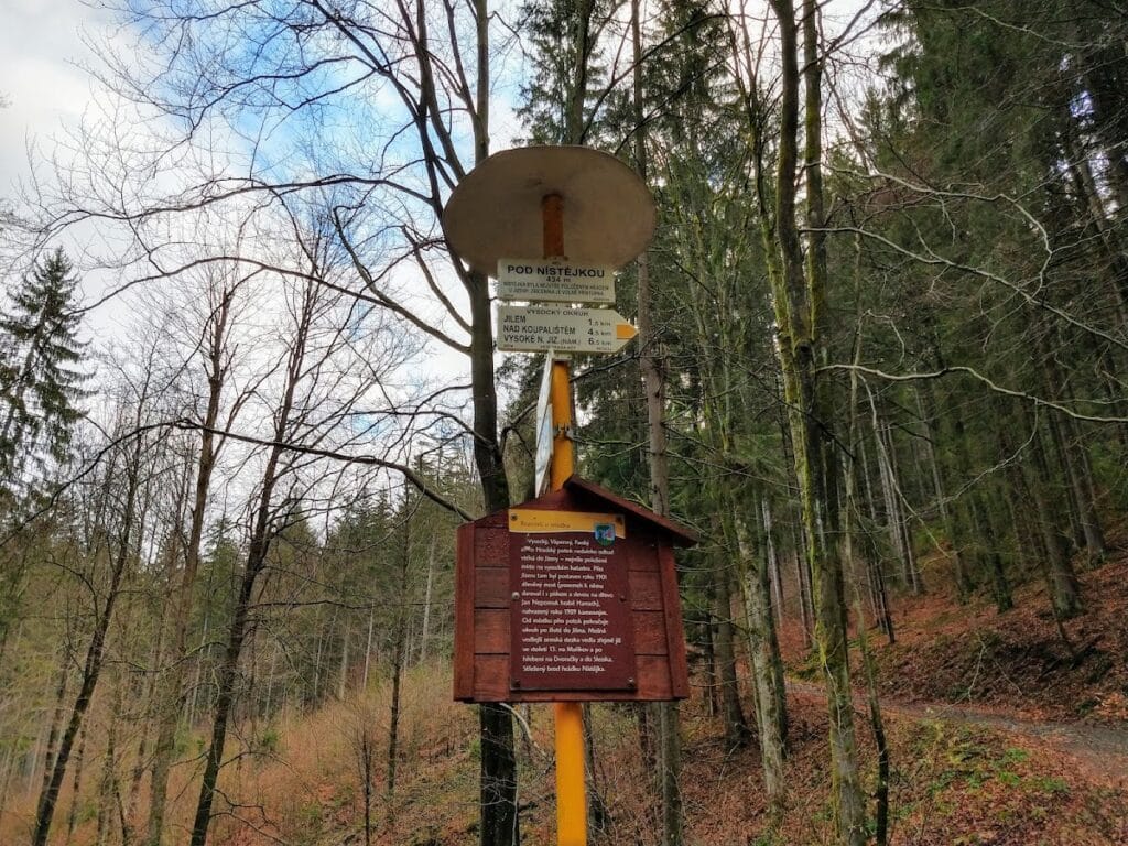 Nístějka: A Gothic Castle Ruin in Czechia 4 Nístějka