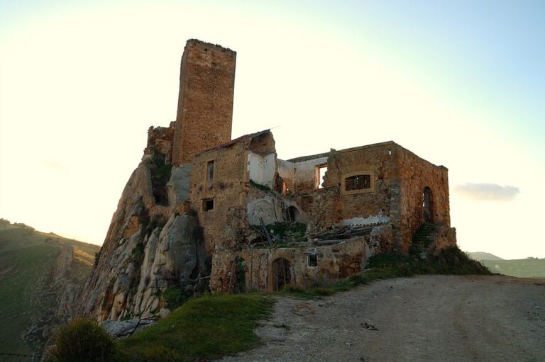 Castello di Pietratagliata: A Medieval Lookout Fortress in Sicily