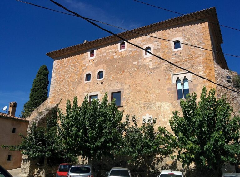 Castell de Sant Mori: A Medieval Castle and Royal Seat in Catalonia