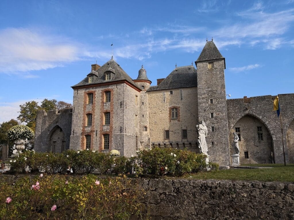 Château de Farcheville: A Medieval Fortress in France 2 Château de Farcheville