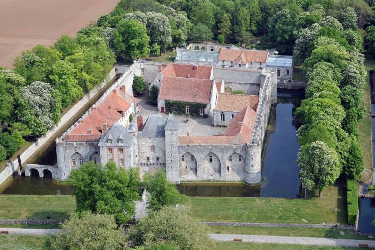 Château de Farcheville: A Medieval Fortress in France