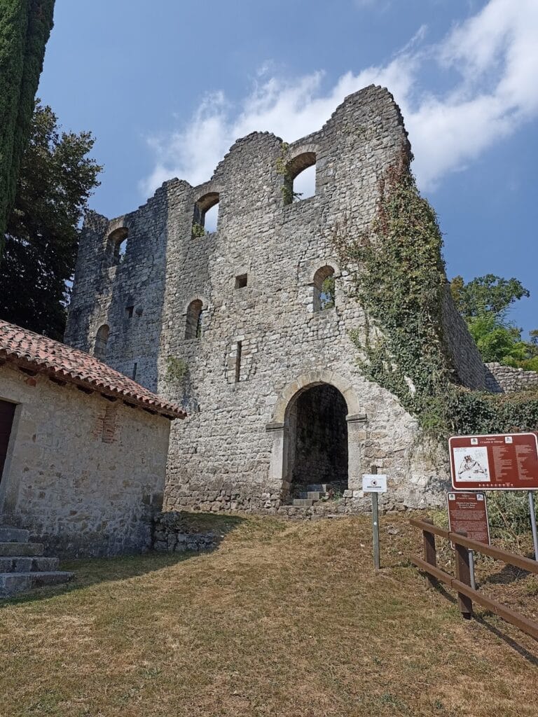 Castello di Maniago: A Medieval Fortress of the Patriarchate of Aquileia 1 Castello di Maniago