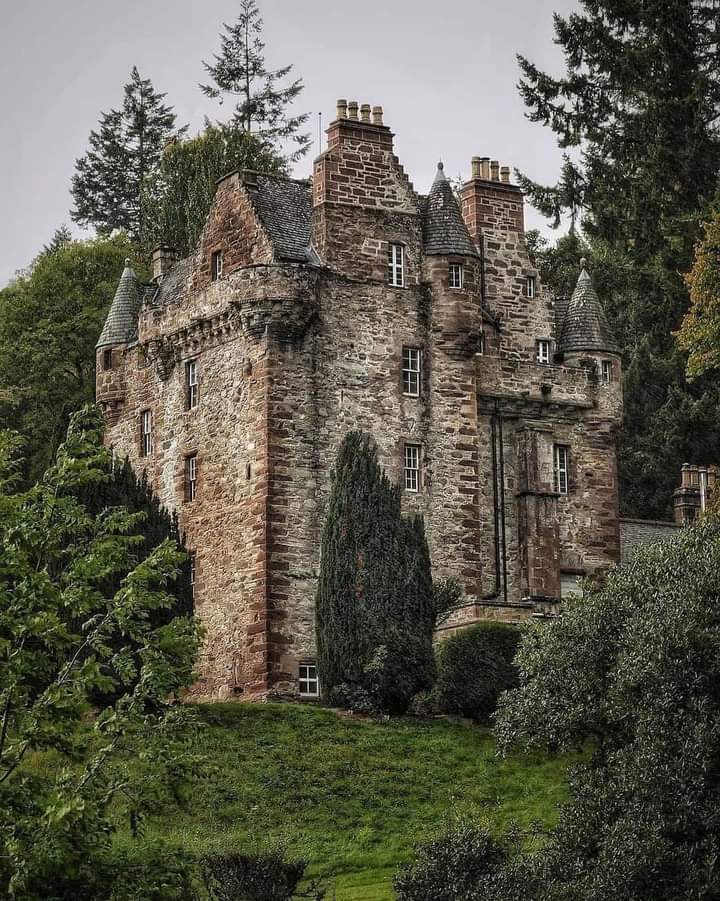 Castle Leod: The Historic Seat of Clan Mackenzie in Scotland