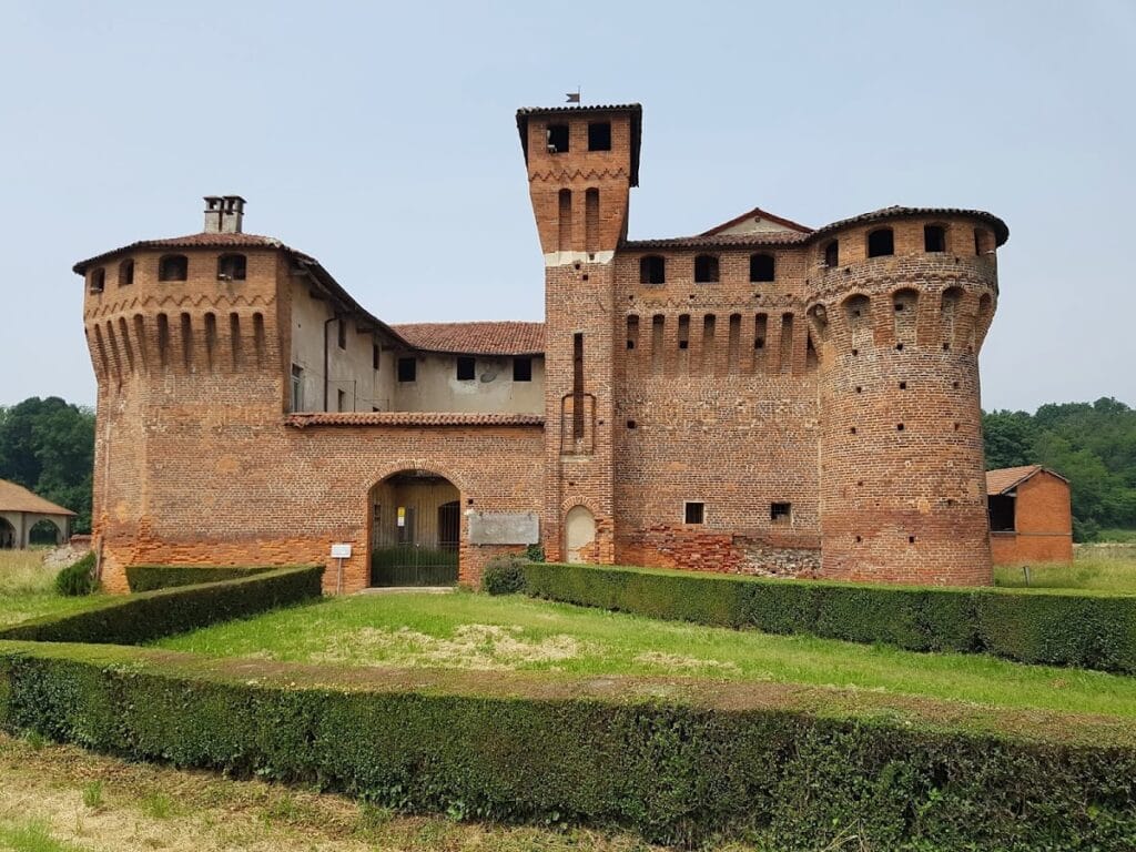 Proh Castle: A Fifteenth-Century Residence in Italy 1 Castello di Proh