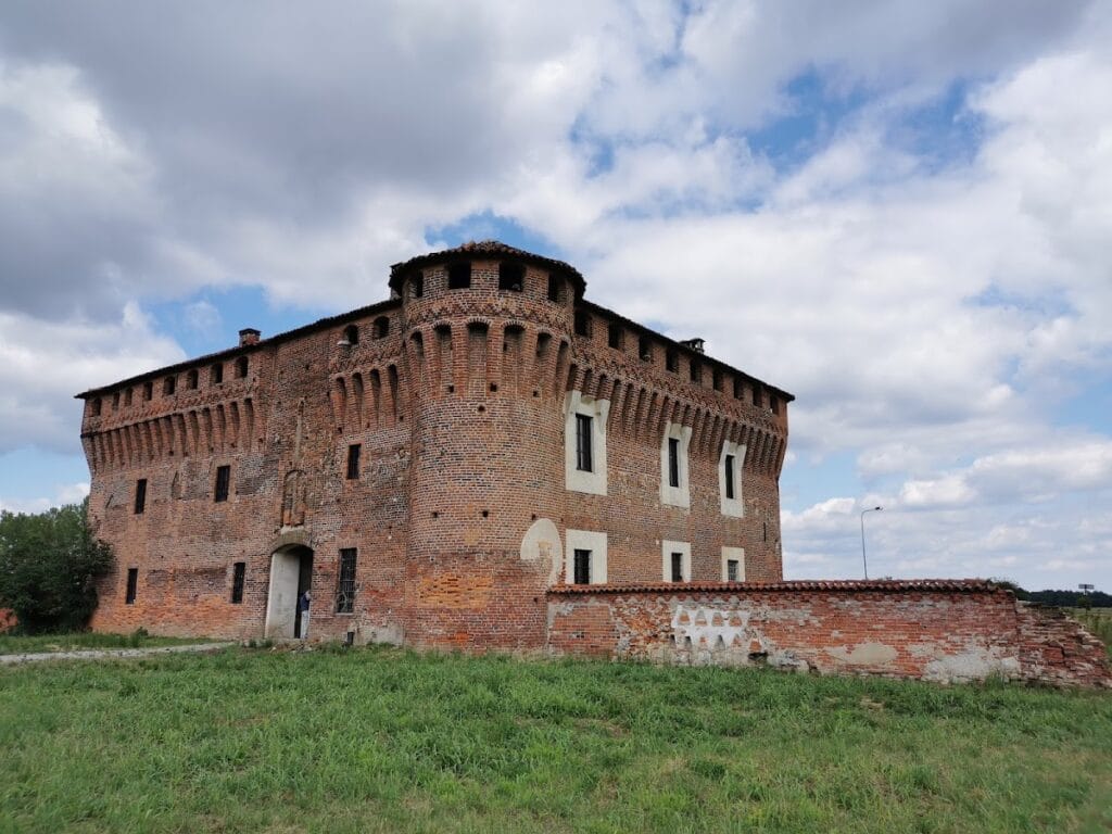Proh Castle: A Fifteenth-Century Residence in Italy 2 Castello di Proh