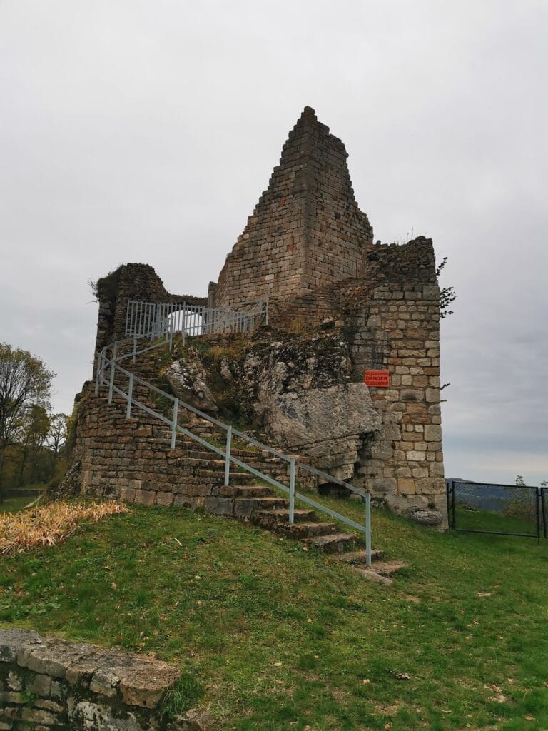 Château de Montfaucon: A Ruined Medieval Fortress in France 5 Château de Montfaucon